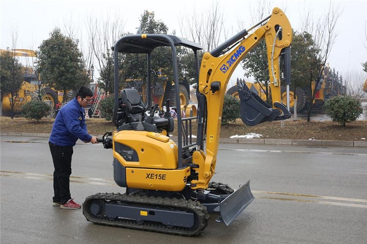 XCMG 1 ton mini crawler excavator XE15E China mini rc hydraulic crawler excavator for sale